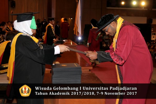 Wisuda Unpad Gel I TA 2017_2018  Fakultas kedokteran oleh dekan 258