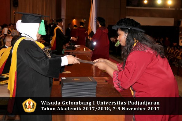 Wisuda Unpad Gel I TA 2017_2018  Fakultas kedokteran oleh dekan 265