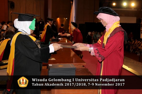 Wisuda Unpad Gel I TA 2017_2018  Fakultas kedokteran oleh dekan 268