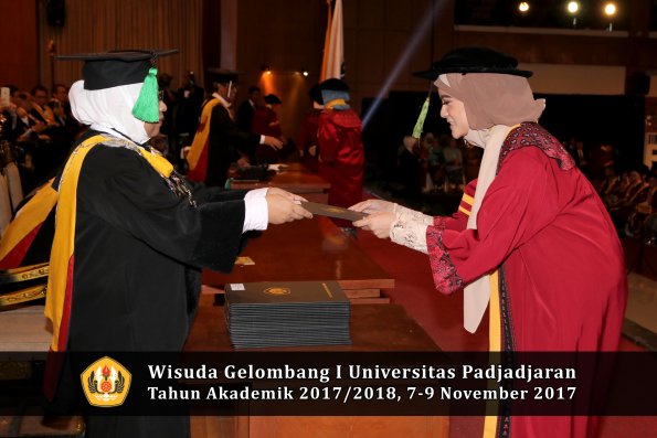 Wisuda Unpad Gel I TA 2017_2018  Fakultas kedokteran oleh dekan 300