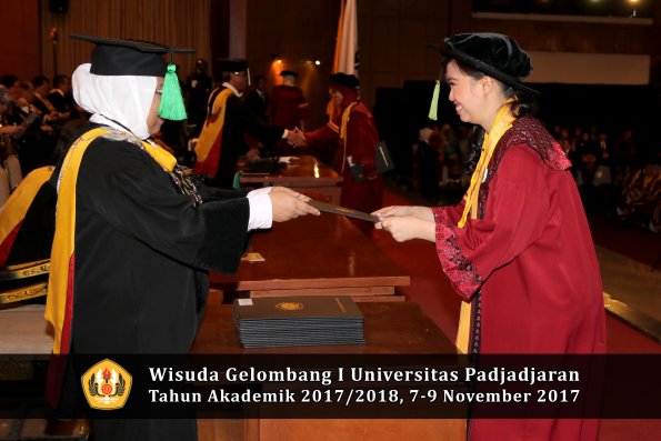 Wisuda Unpad Gel I TA 2017_2018  Fakultas kedokteran oleh dekan 309
