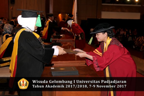 Wisuda Unpad Gel I TA 2017_2018  Fakultas kedokteran oleh dekan 314