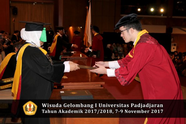 Wisuda Unpad Gel I TA 2017_2018  Fakultas kedokteran oleh dekan 316