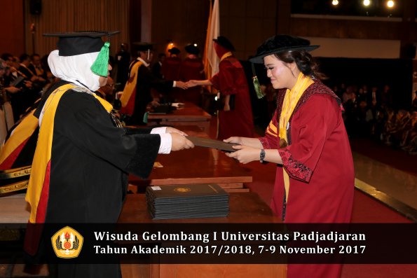 Wisuda Unpad Gel I TA 2017_2018  Fakultas kedokteran oleh dekan 333