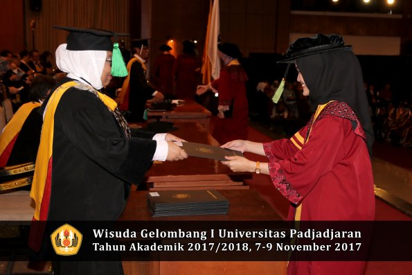Wisuda Unpad Gel I TA 2017_2018  Fakultas kedokteran oleh dekan 340