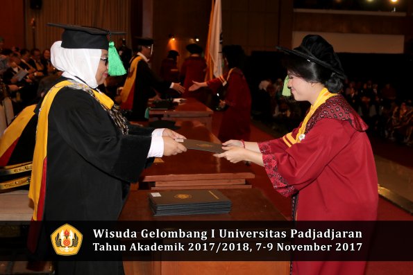 Wisuda Unpad Gel I TA 2017_2018  Fakultas kedokteran oleh dekan 341