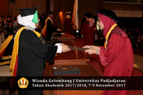 Wisuda Unpad Gel I TA 2017_2018  Fakultas kedokteran oleh dekan 344
