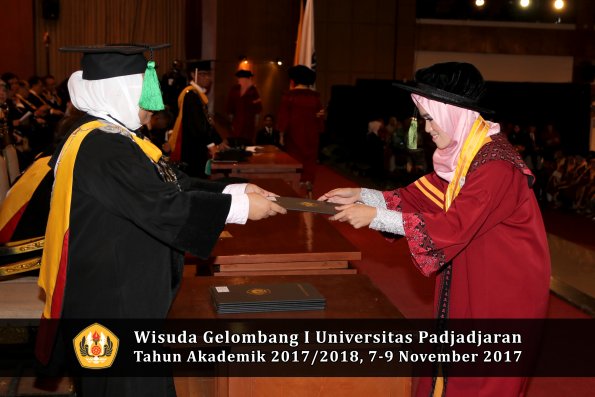 Wisuda Unpad Gel I TA 2017_2018  Fakultas kedokteran oleh dekan 345