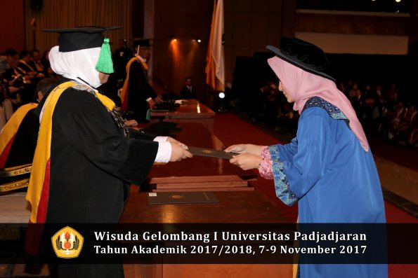 Wisuda Unpad Gel I TA 2017_2018  Fakultas kedokteran oleh dekan 350
