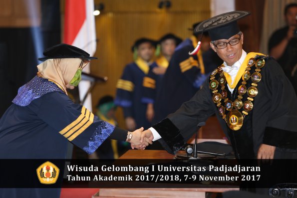 Wisuda Unpad Gel I TA 2017_2018  Fakultas kedokteran oleh Rektor 002