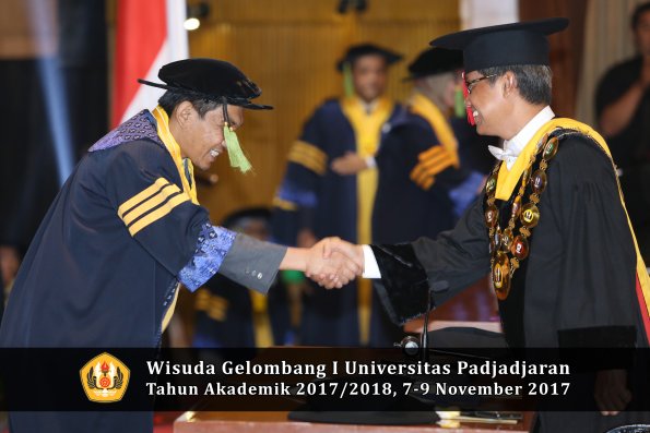 Wisuda Unpad Gel I TA 2017_2018  Fakultas kedokteran oleh Rektor 003