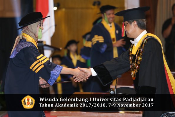 Wisuda Unpad Gel I TA 2017_2018  Fakultas kedokteran oleh Rektor 004