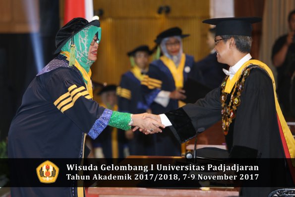 Wisuda Unpad Gel I TA 2017_2018  Fakultas kedokteran oleh Rektor 006