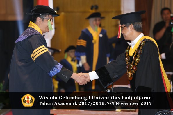 Wisuda Unpad Gel I TA 2017_2018  Fakultas kedokteran oleh Rektor 009