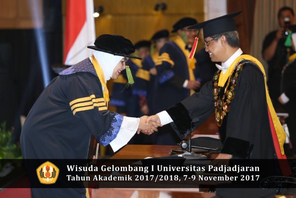 Wisuda Unpad Gel I TA 2017_2018  Fakultas kedokteran oleh Rektor 011