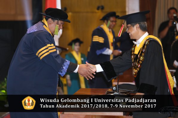 Wisuda Unpad Gel I TA 2017_2018  Fakultas kedokteran oleh Rektor 014