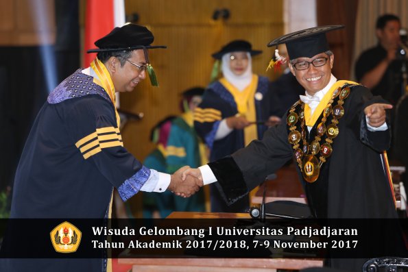 Wisuda Unpad Gel I TA 2017_2018  Fakultas kedokteran oleh Rektor 015