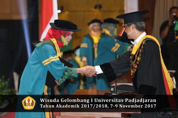 Wisuda Unpad Gel I TA 2017_2018  Fakultas kedokteran oleh Rektor 021