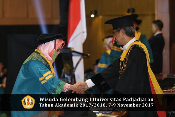 Wisuda Unpad Gel I TA 2017_2018  Fakultas kedokteran oleh Rektor 027