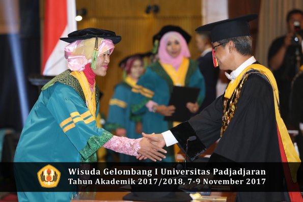 Wisuda Unpad Gel I TA 2017_2018  Fakultas kedokteran oleh Rektor 031