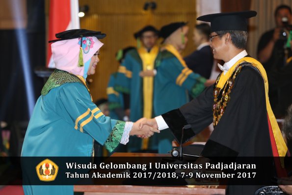 Wisuda Unpad Gel I TA 2017_2018  Fakultas kedokteran oleh Rektor 040