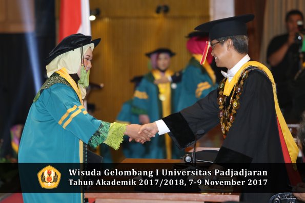 Wisuda Unpad Gel I TA 2017_2018  Fakultas kedokteran oleh Rektor 044