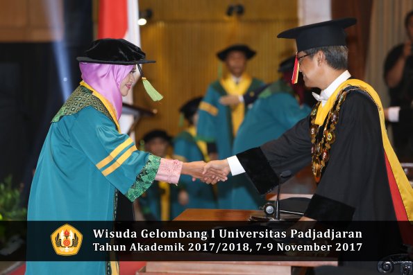 Wisuda Unpad Gel I TA 2017_2018  Fakultas kedokteran oleh Rektor 050