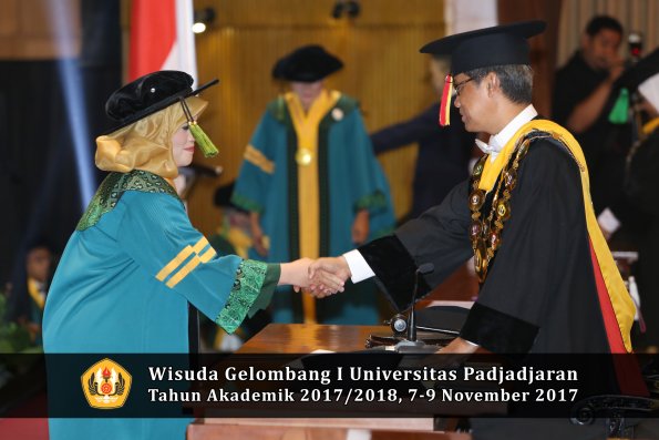 Wisuda Unpad Gel I TA 2017_2018  Fakultas kedokteran oleh Rektor 080