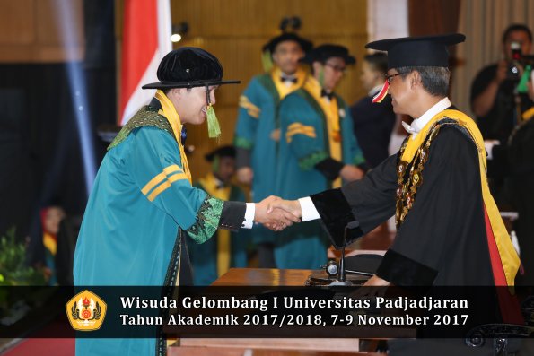 Wisuda Unpad Gel I TA 2017_2018  Fakultas kedokteran oleh Rektor 091