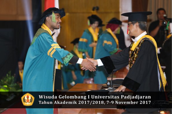 Wisuda Unpad Gel I TA 2017_2018  Fakultas kedokteran oleh Rektor 095