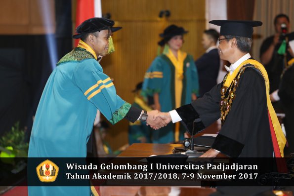 Wisuda Unpad Gel I TA 2017_2018  Fakultas kedokteran oleh Rektor 106