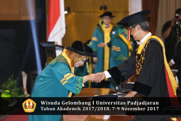 Wisuda Unpad Gel I TA 2017_2018  Fakultas kedokteran oleh Rektor 109