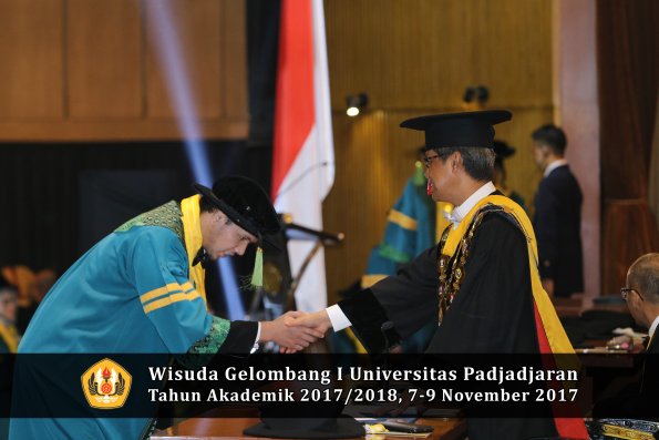 Wisuda Unpad Gel I TA 2017_2018  Fakultas kedokteran oleh Rektor 113