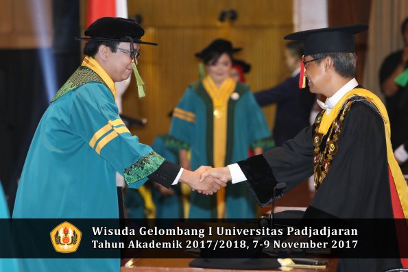 Wisuda Unpad Gel I TA 2017_2018  Fakultas kedokteran oleh Rektor 116