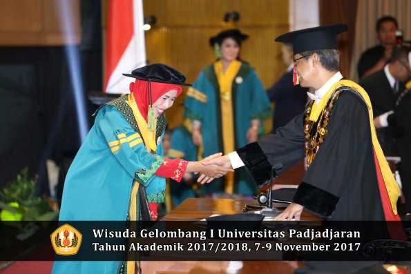 Wisuda Unpad Gel I TA 2017_2018  Fakultas kedokteran oleh Rektor 118