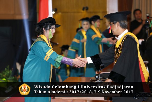 Wisuda Unpad Gel I TA 2017_2018  Fakultas kedokteran oleh Rektor 120