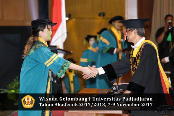 Wisuda Unpad Gel I TA 2017_2018  Fakultas kedokteran oleh Rektor 124