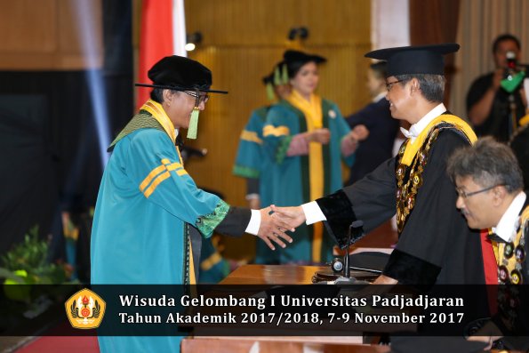 Wisuda Unpad Gel I TA 2017_2018  Fakultas kedokteran oleh Rektor 126