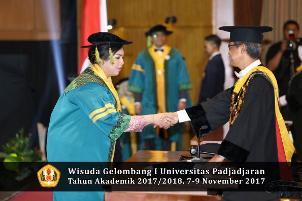 Wisuda Unpad Gel I TA 2017_2018  Fakultas kedokteran oleh Rektor 127
