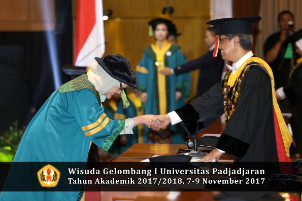 Wisuda Unpad Gel I TA 2017_2018  Fakultas kedokteran oleh Rektor 130