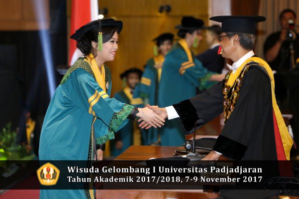 Wisuda Unpad Gel I TA 2017_2018  Fakultas kedokteran oleh Rektor 131