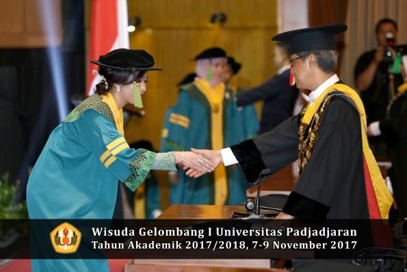Wisuda Unpad Gel I TA 2017_2018  Fakultas kedokteran oleh Rektor 133
