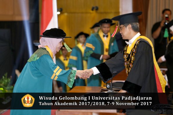 Wisuda Unpad Gel I TA 2017_2018  Fakultas kedokteran oleh Rektor 134