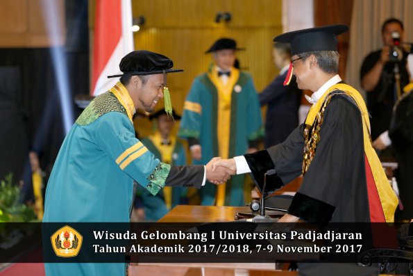 Wisuda Unpad Gel I TA 2017_2018  Fakultas kedokteran oleh Rektor 135