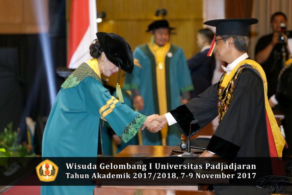 Wisuda Unpad Gel I TA 2017_2018  Fakultas kedokteran oleh Rektor 140