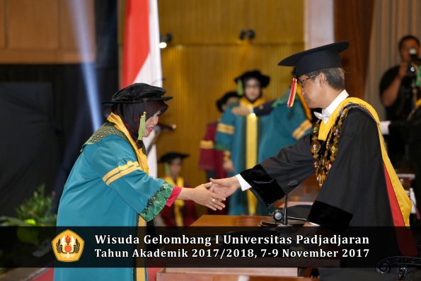 Wisuda Unpad Gel I TA 2017_2018  Fakultas kedokteran oleh Rektor 148