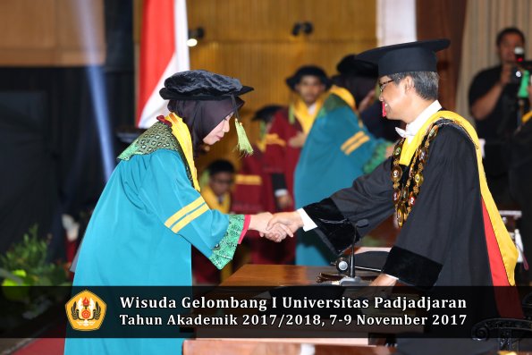 Wisuda Unpad Gel I TA 2017_2018  Fakultas kedokteran oleh Rektor 149