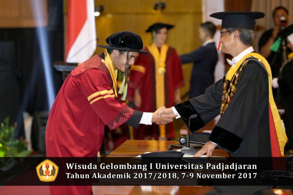 Wisuda Unpad Gel I TA 2017_2018  Fakultas kedokteran oleh Rektor 151
