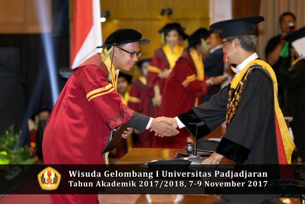 Wisuda Unpad Gel I TA 2017_2018  Fakultas kedokteran oleh Rektor 153