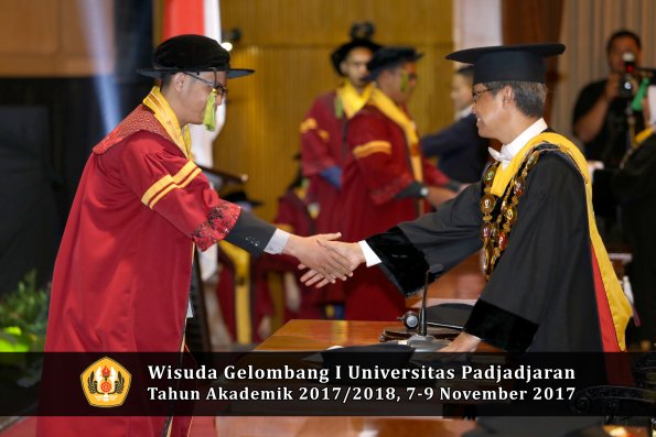 Wisuda Unpad Gel I TA 2017_2018  Fakultas kedokteran oleh Rektor 159